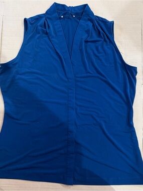 Sleek Sleeveless V-Neck Camisole in Deep Blue